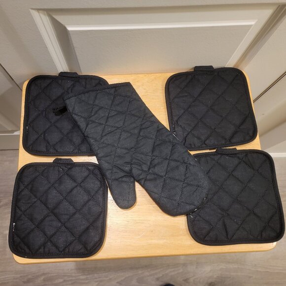 Halloween, hey boo! Oven Mitt & 4 Potholder set. Ghost & Bats. Never Used. - Picture 5 of 5